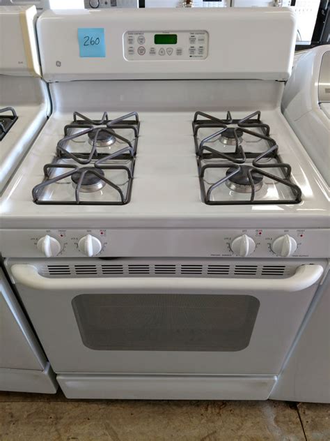 Designed to make cooking convenient, efficient and safe, this gas stove is engineered to avoid any gas the gas stove has a 6mm thick, toughened glass with a jazzed look and a dual colour tone that sets it apart. White gas stove - Baltimore Used Appliances