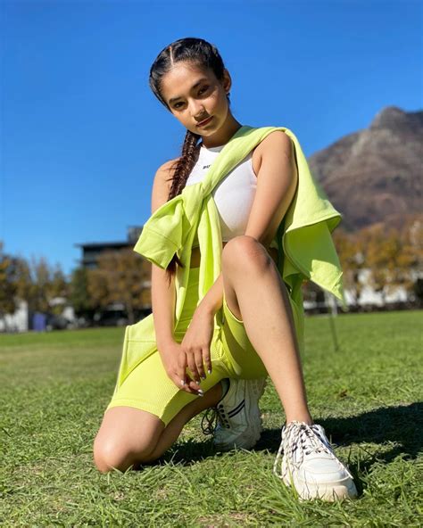 Anushka Sen Sporty Looks Top 7 Sporty Looks Of Khatron Ke Khiladi 11 Contestant Anushka Sen