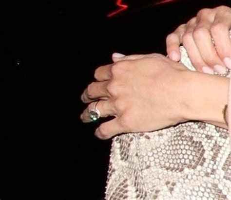 simon cowell s fiancée lauren silverman shows off £250 000 engagement ring metro news
