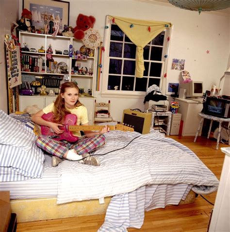 Kirsten Dunst In Her Bedroom · 1997 R90s