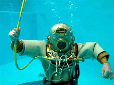 The helmet seals the whole of the diver's head from the water, allows the diver to see clearly underwater, provides the diver with breathing gas. Diving the Chinese TF12 Helmet