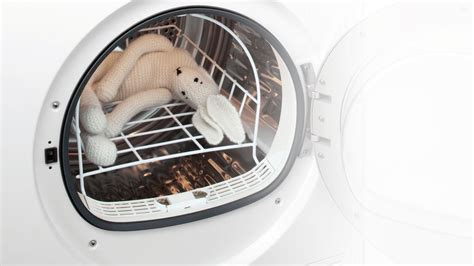 Any clothing with the tumble dry symbol, a square with a large circle inscribed in it, can go in the dryer, but some garments require a certain heat setting. DE8060P2-8 kg Condensing Dryer