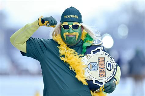 Instead, as if to laugh in fantasy managers' faces, the packers gave jones the ball on the first four plays of the game. Aaron Jones Packers Sunglasses - Now Trend