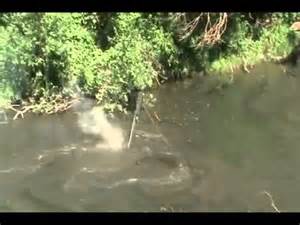 C'est primordial et çà concerne tous les appareils endommagés par l'eau. Jeep qui va sous l'eau - YouTube