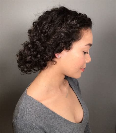 20 Most Glamorous Curly Hairstyles For Prom Haircuts And Hairstyles 2021