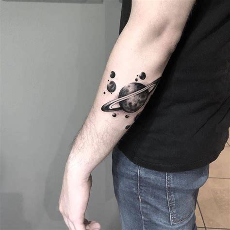 Saturn Tattoo On The Left Forearm Tatuaje De Saturno Tatuajes De