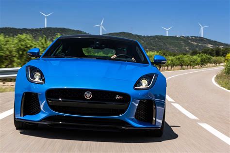 Jaguar hasn't been jaguar since the days of the vanden plas near the turn of the century, before the company was sold and sold again, with each parent company trying their own techniques to revive the brand. Fiche technique Jaguar F Type SVR 2020