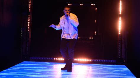 Watch Drake One Dance From Saturday Night Live Nbc Com