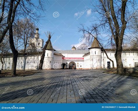 Den Ortodoxa Kyrkans Katedral I Moskow Och Ronikklostret Fotografering