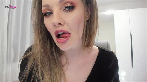 Quckie Tongue Vore Tease With Miss Honey Barefeet