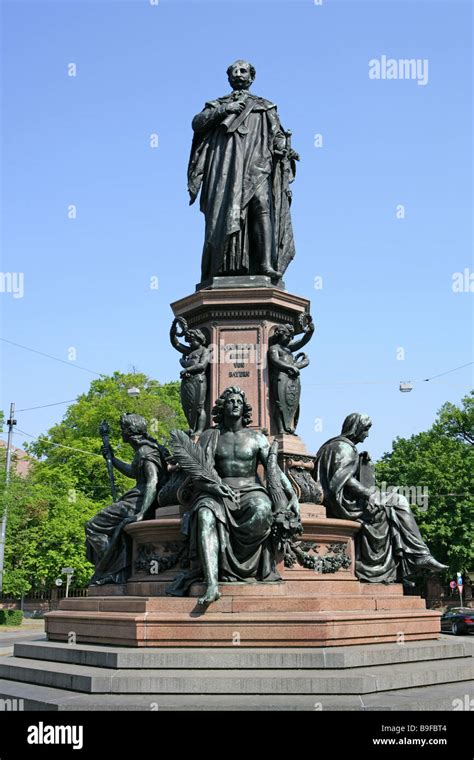Alemania Baviera Munich Monumento Emperador Maximiliano Ii Bavaria
