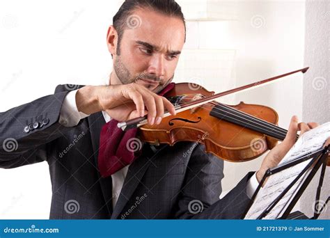 A Violinist Play His Violin Royalty Free Stock Images Image 21721379