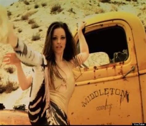 S Club 7 S Tina Barrett Unveils Solo Single Makin Me Dance And We Barely Recognised Her Video