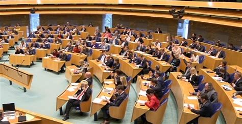 Navigeer nu naar de parkeergarage. Nieuws - Tweede Kamer neemt motie aan voor verplichting ...