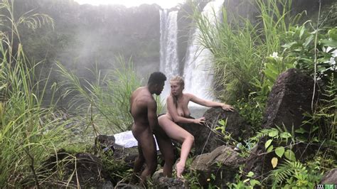 Lena Paul Hawaiian Waterfall Sex 2160p