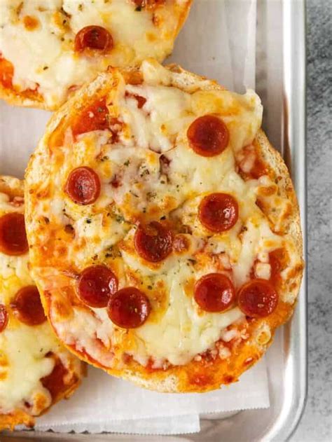 Easy Pizza Bagels Cheese Knees