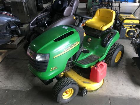 John Deer L110 Ride On Lawn Mower With 42 Deck 426 Hours