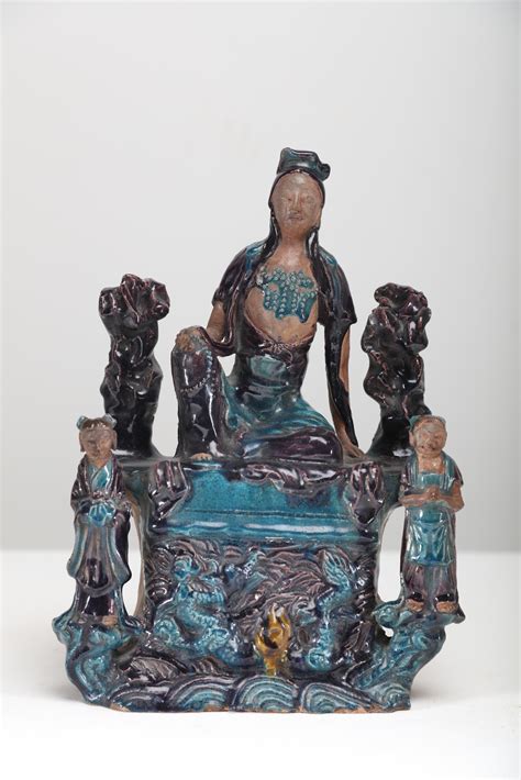 Arte Cinese Gruppo In Porcellana Fanhua Raffigurante Guanyin E Due