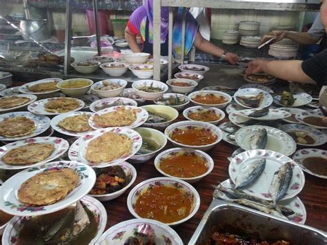 Kalau kau merasai masakan tomyam yang pedas dan sedap, inilah pilihan restoran. Kedai Makanan Kelantan Di MZ Darulnaim Kg Baru
