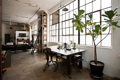 The neutral tones work beautifully with the dark stained wooden floor, giving the whole home office a chic vibe. 27 Ingenious Industrial Home Offices with Modern Flair