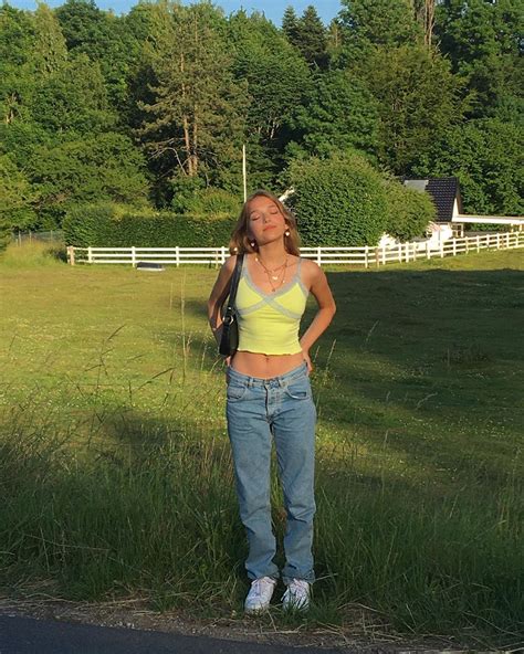 Maja Tkr 🦋17🦋 On Instagram Heres A Kiwi 🤲🏻🥝 Indie Outfits Indie