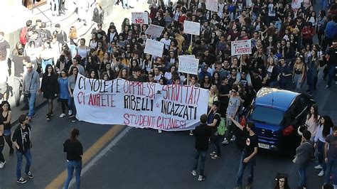 La Protesta Degli Studenti La Buona Scuola Siamo Noi Live Sicilia