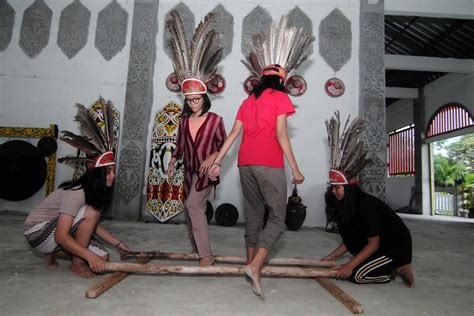 Mengenal Suku Dayak Asli Kalimantan