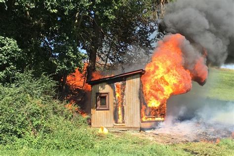 Nutzer, die nach haus kauf zolling gesucht haben, interessierten sich auch für: Bei Schweitenkirchen: Bienenhaus brennt ab, sieben ...