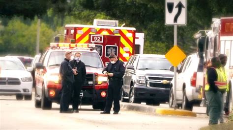 Two Fbi Agents Fatally Shot Three Others Injured While Serving Warrant