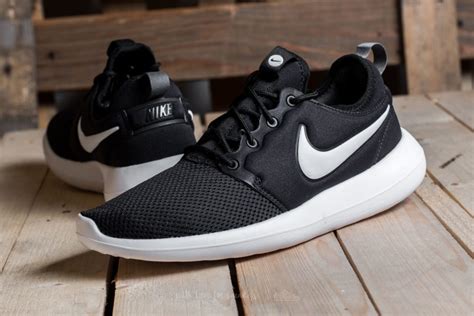 The 10 Best Nike Roshe Models Of All Time