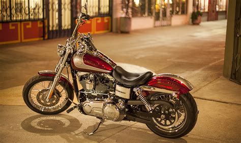 Dieses bike ist eine moderne straßenmaschine mit unverkennbarer tradition. 2015 Harley-Davidson Dyna Street Bob Shows Up - autoevolution