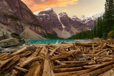 Solve Moraine Lake Banff National Park Canada Jigsaw Puzzle Online