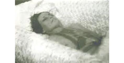 Photos Of Celebrity Open Casket Funerals That Will Shock You Bonnie N Clyde Bonnie Parker
