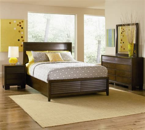 A beautiful and timeless collection of classic mahogany furniture to grace your bedroom. Warm Mahogany Finish Modern Bedroom w/Optional Items