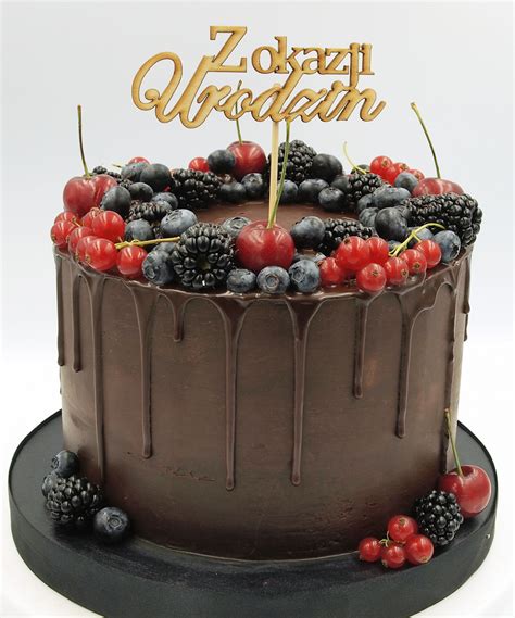 Tort czekoladowy z owocami leśnymi przepis PrzyslijPrzepis pl