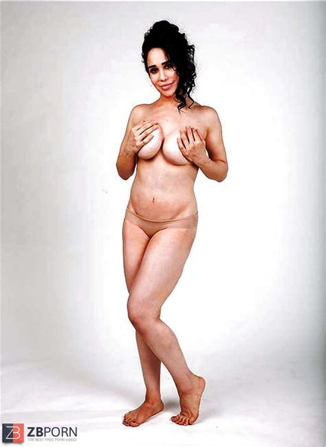 Nadya Suleman A K A Octomom Topless But Covered For. 