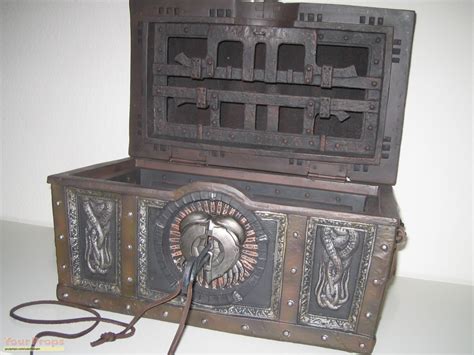 Pirates Of The Caribbean Dead Mans Chest Davy Jones Chest Master Replicas