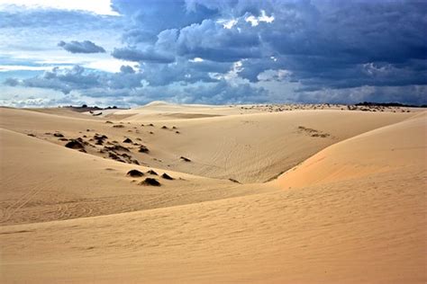 Actually, there are sand dunes scattered throughout the whole region, making mui ne a rather colourful stop in your vietnam itinerary. Photos of the Red and White Sand Dunes of Mui Ne