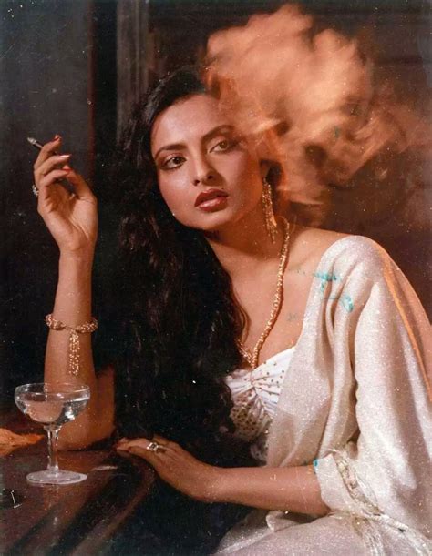 Pin By Rashmi On Рекха Vintage Bollywood Indian Aesthetic Desi Aesthetic