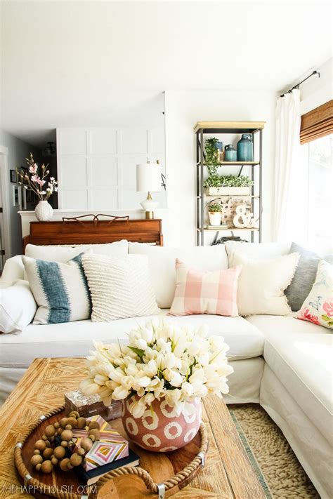 Fabulous Spring Living Room Decor Ideas 01 Magzhouse