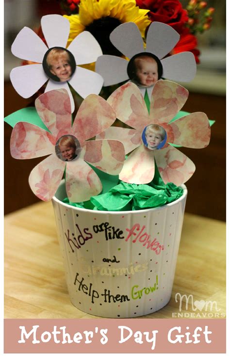 Great grandma gifts for mothers day. Simple Mother's Day gift ideas for grandma: Flower pot ...