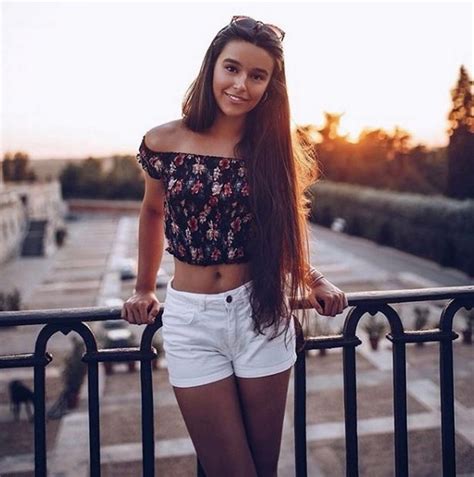 Man Utd And Spurs Targets Gorgeous Girlfriend Is Huge Youtube Star