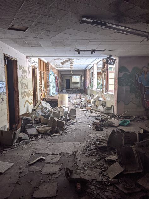 Part 2 of abandoned school in Gary, Indiana : urbanexploration
