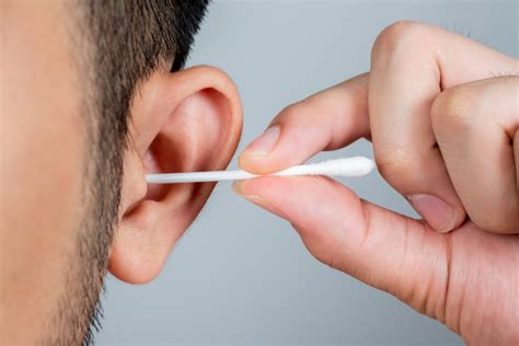 You Shouldnt Use Q Tips In Your Ears This Doctor Says