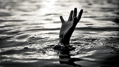 two teenagers drown in yamuna river