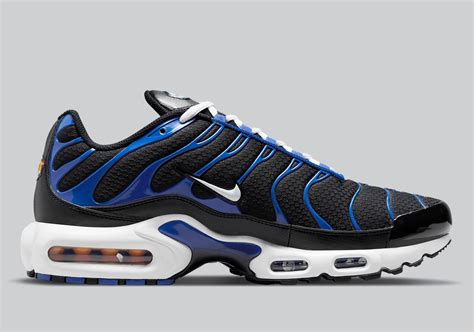 A Classic Black And Royal Look Lands On The Nike Air Max Plus