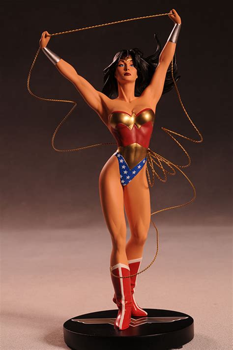Review And Photos Of Dcd Cover Girls Of The Dcu Catwoman Wonder Woman Statue