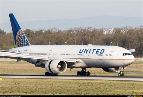 N77019 United Airlines Boeing 777 200er At Frankfurt Photo Id