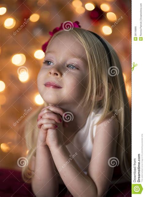 Praying Da Rapariga Foto De Stock Imagem De Retrato 28116866