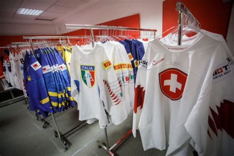Češi vyrukují na bělorusko opět s hrubcem, pohromadě nezůstal jediný útok. MS v hokeji 2019 (Bratislava, Košice): Nominácie tímov ...